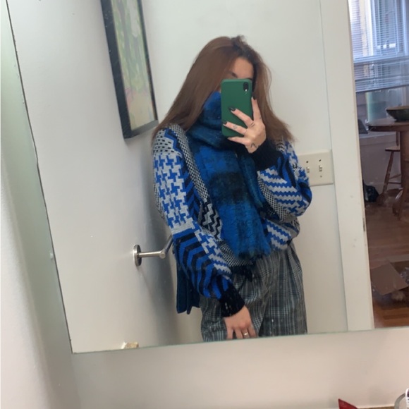 Get to know me✌🏼🖤👅👽 - Picture 2 of 4